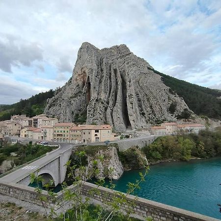 Appartement Au Coeur Du Village Sisteron Eksteriør bilde